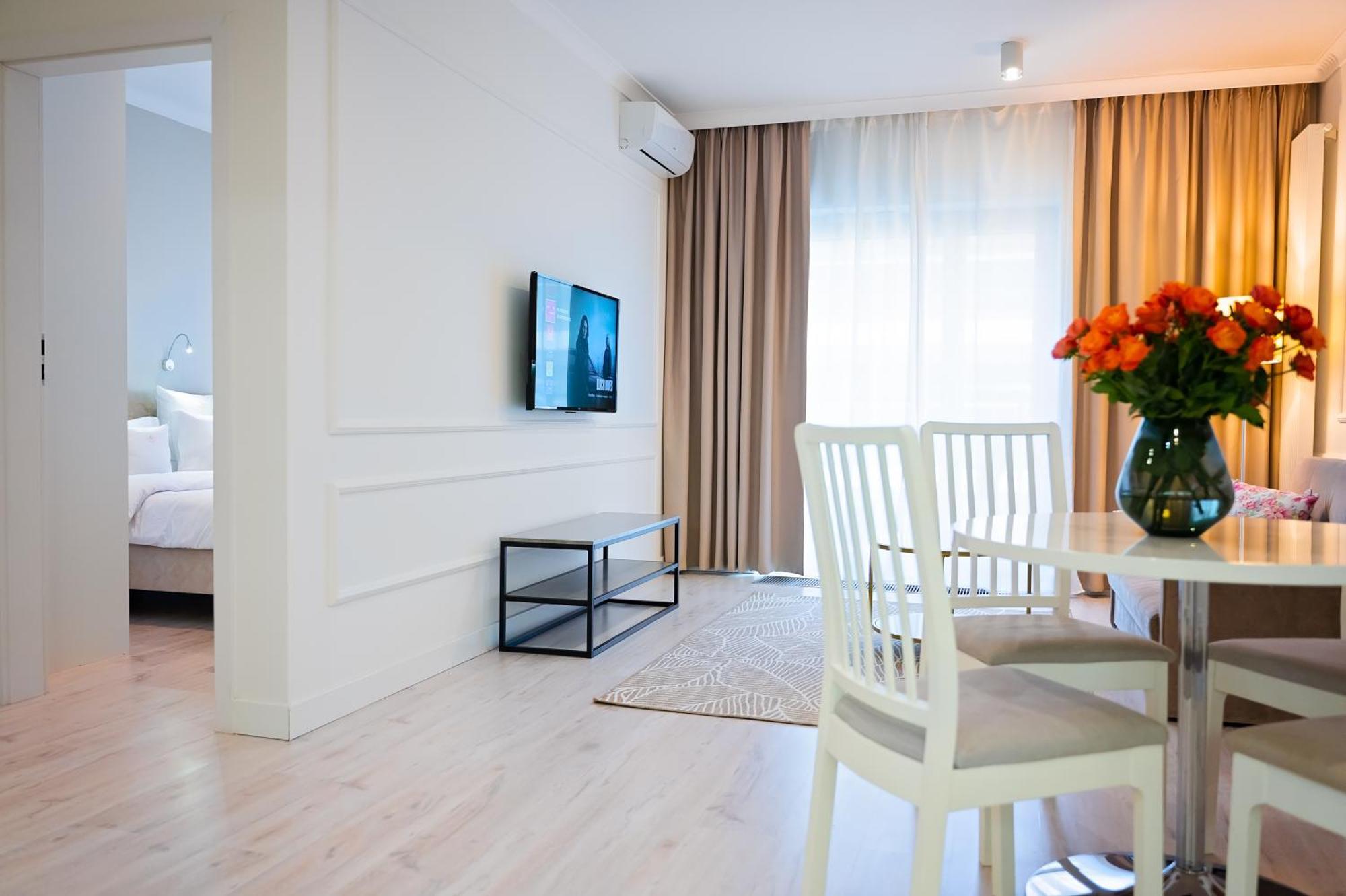 Mennica Residence - Grzybowska 43A Варшава Экстерьер фото