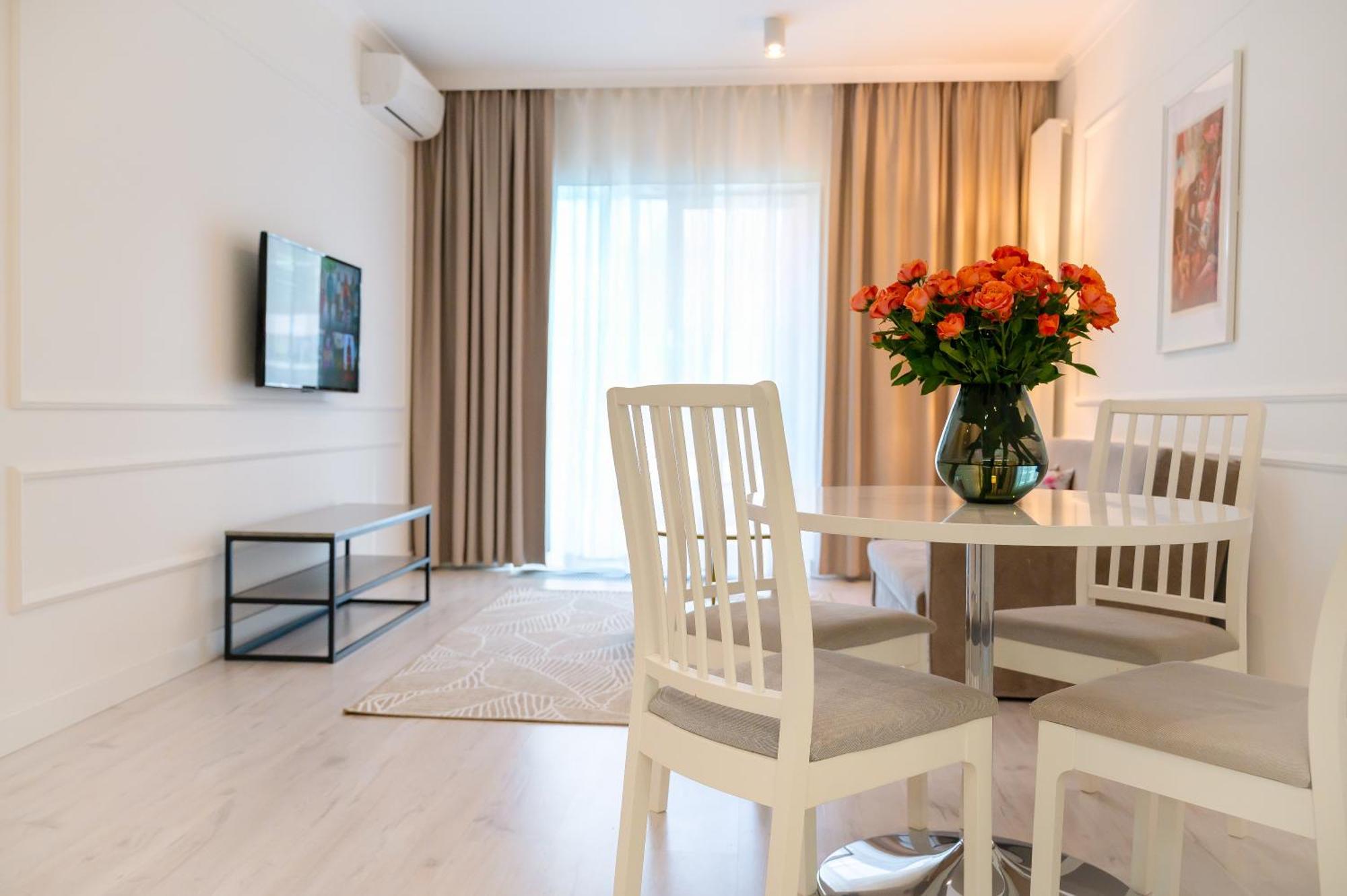 Mennica Residence - Grzybowska 43A Варшава Экстерьер фото