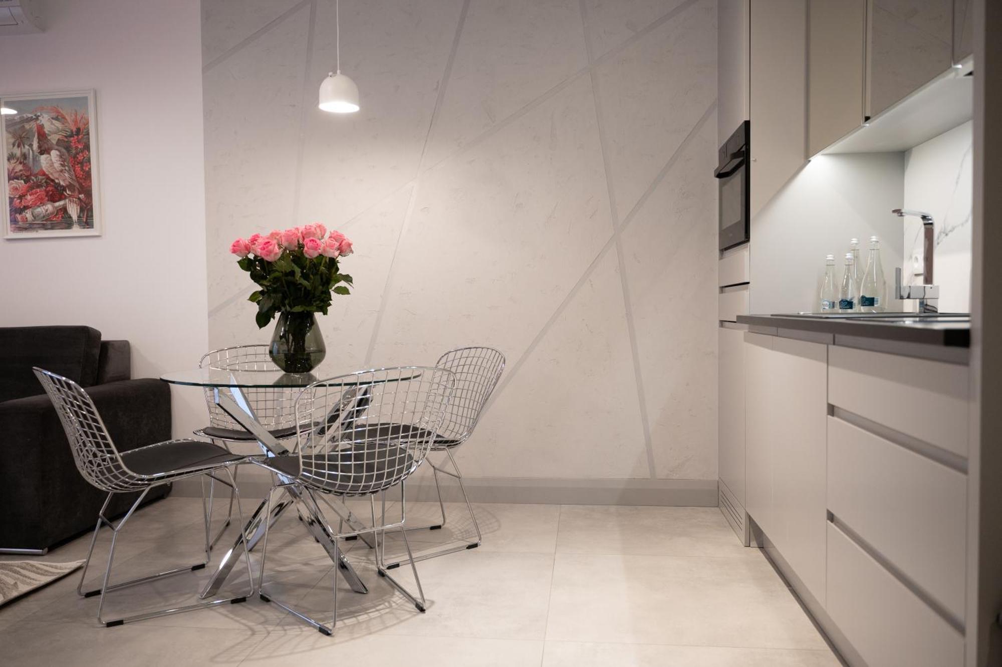 Mennica Residence - Grzybowska 43A Варшава Экстерьер фото
